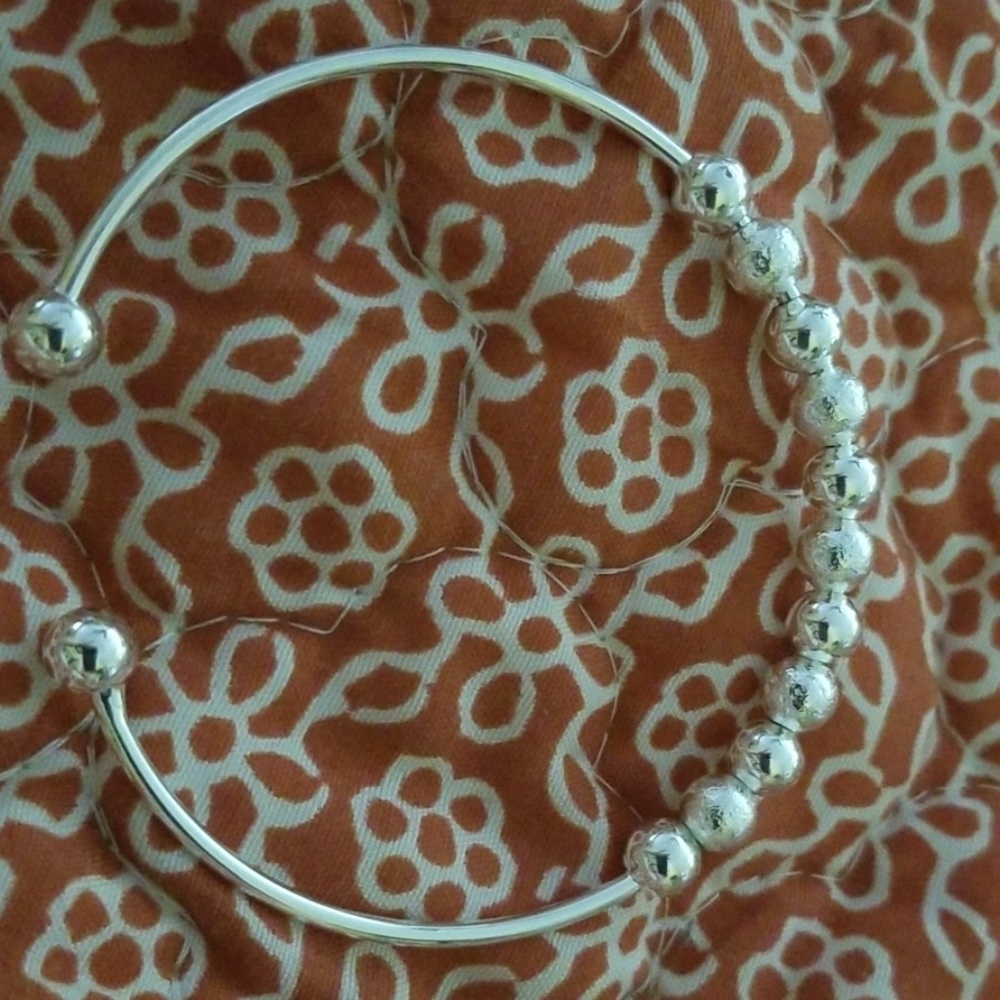 3/$30 Silver NWT Beaded Bangle Bracelet - Picture 3 of 4